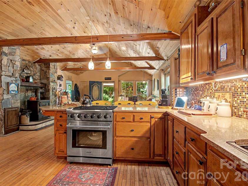 76 Winsome Trail, Hendersonville, NC 28739.  MLS# CAR4394583, YatesRealty ID 33017. 