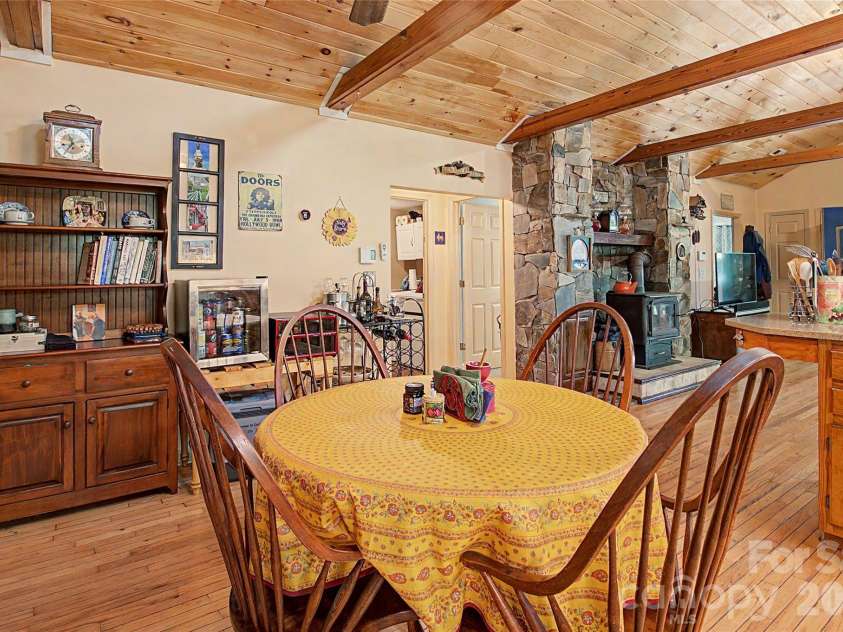 76 Winsome Trail, Hendersonville, NC 28739.  MLS# CAR4394583, YatesRealty ID 33017. 