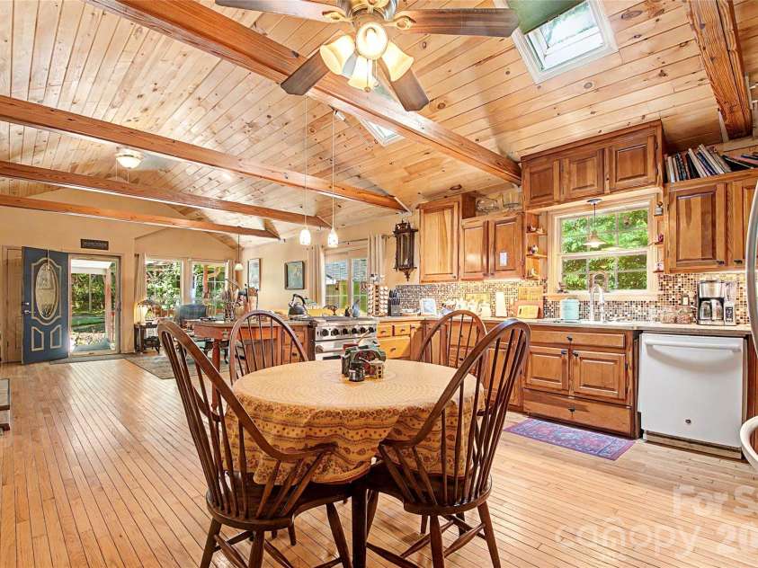 76 Winsome Trail, Hendersonville, NC 28739.  MLS# CAR4394583, YatesRealty ID 33017. 