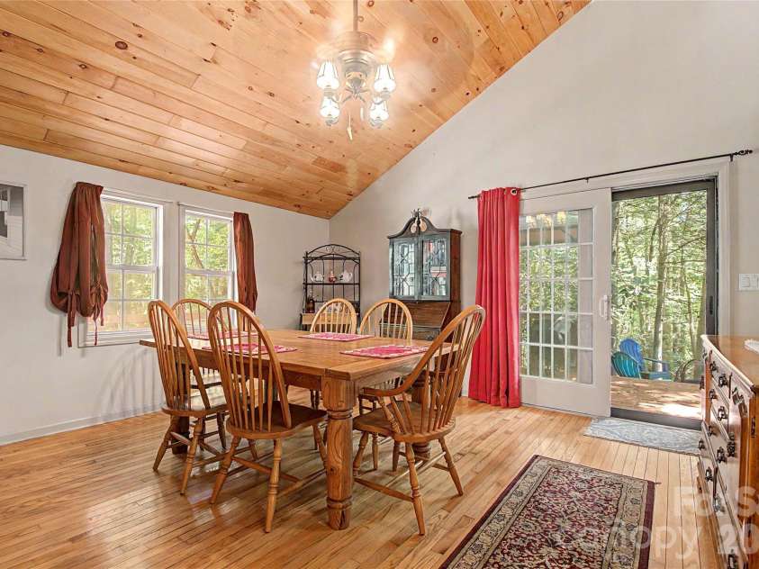 76 Winsome Trail, Hendersonville, NC 28739.  MLS# CAR4394583, YatesRealty ID 33017. 