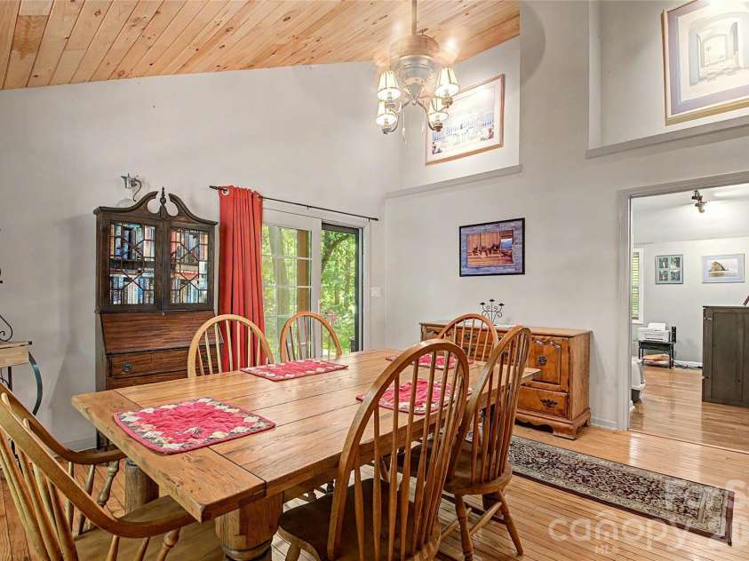 76 Winsome Trail, Hendersonville, NC 28739.  MLS# CAR4394583, YatesRealty ID 33017. 