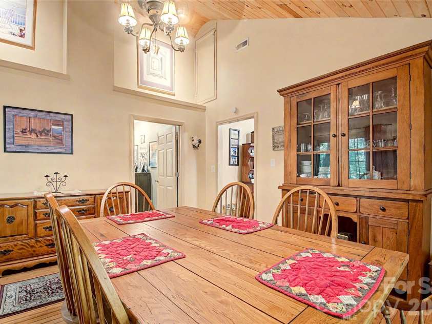 76 Winsome Trail, Hendersonville, NC 28739.  MLS# CAR4394583, YatesRealty ID 33017. 