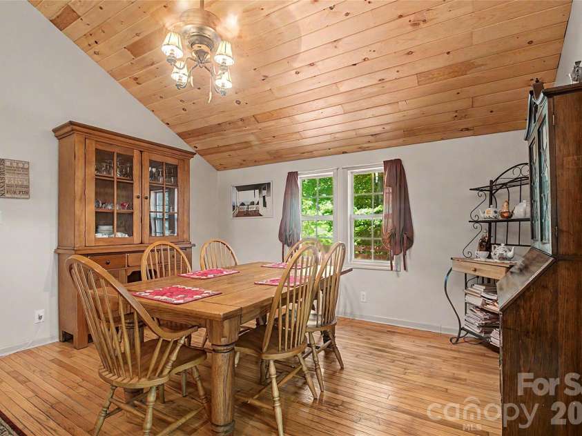 76 Winsome Trail, Hendersonville, NC 28739.  MLS# CAR4394583, YatesRealty ID 33017. 