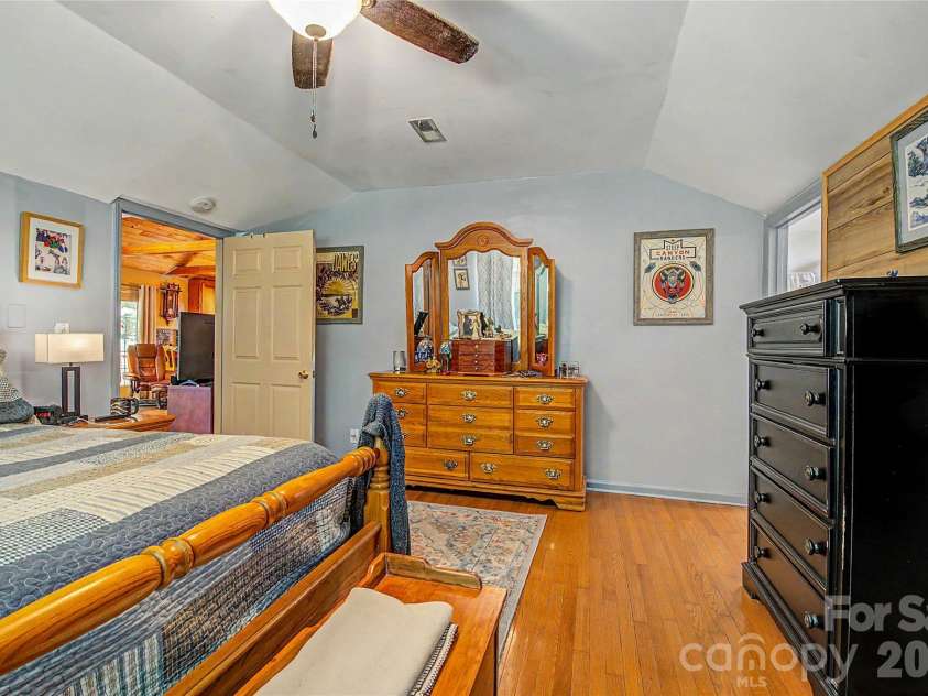 76 Winsome Trail, Hendersonville, NC 28739.  MLS# CAR4394583, YatesRealty ID 33017. 