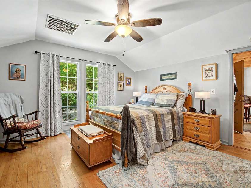 76 Winsome Trail, Hendersonville, NC 28739.  MLS# CAR4394583, YatesRealty ID 33017. 