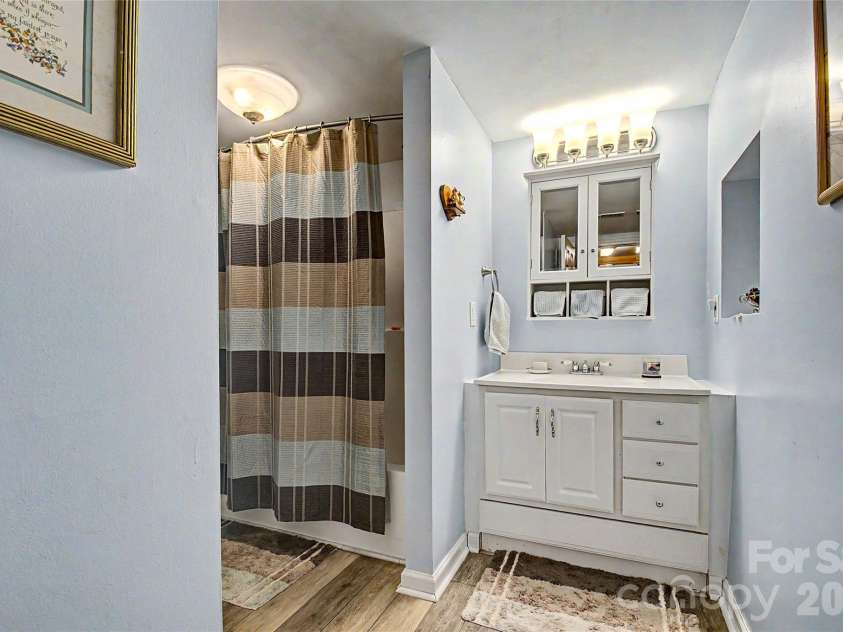 76 Winsome Trail, Hendersonville, NC 28739.  MLS# CAR4394583, YatesRealty ID 33017. 