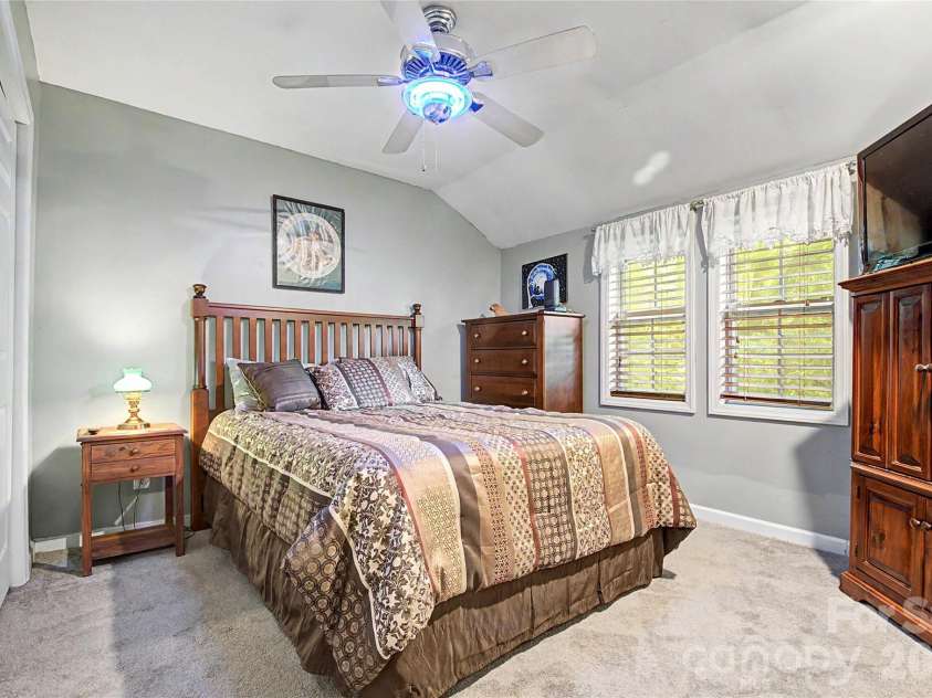76 Winsome Trail, Hendersonville, NC 28739.  MLS# CAR4394583, YatesRealty ID 33017. 