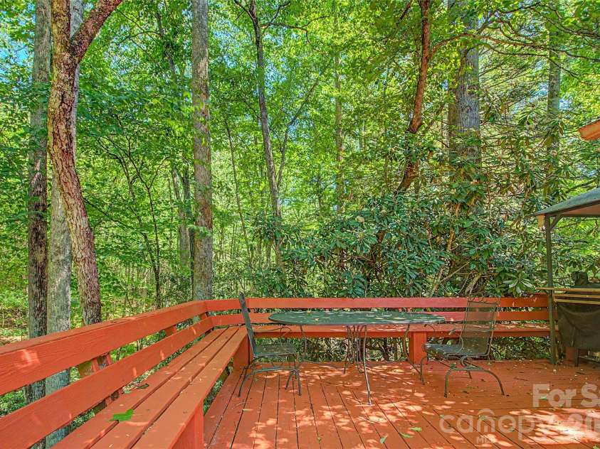 76 Winsome Trail, Hendersonville, NC 28739.  MLS# CAR4394583, YatesRealty ID 33017. 