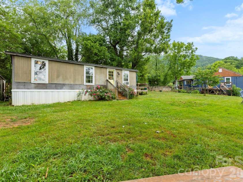 6 Mountain View Road, Asheville, NC 28806.  MLS# CAR4385791, YatesRealty ID 33018. 