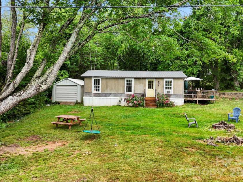6 Mountain View Road, Asheville, NC 28806.  MLS# CAR4385791, YatesRealty ID 33018. 