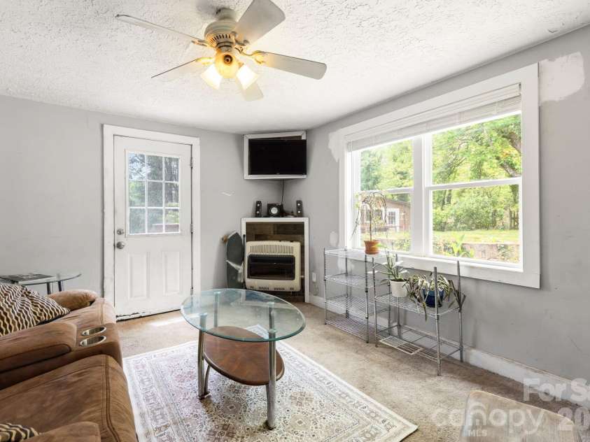 6 Mountain View Road, Asheville, NC 28806.  MLS# CAR4385791, YatesRealty ID 33018. 