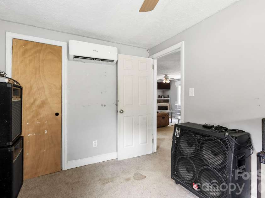 6 Mountain View Road, Asheville, NC 28806.  MLS# CAR4385791, YatesRealty ID 33018. 