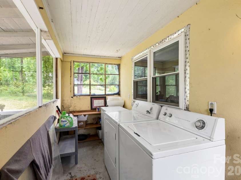 6 Mountain View Road, Asheville, NC 28806.  MLS# CAR4385791, YatesRealty ID 33018. 
