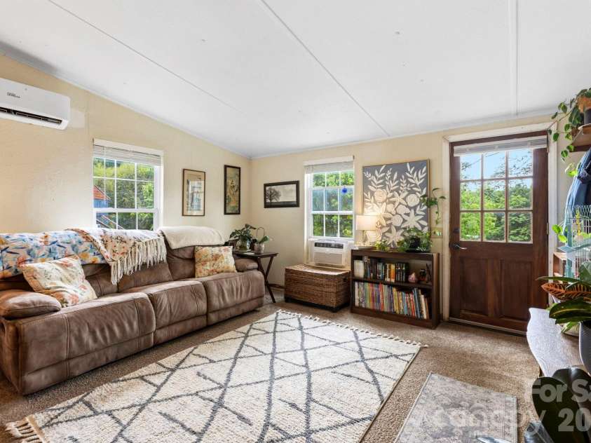 6 Mountain View Road, Asheville, NC 28806.  MLS# CAR4385791, YatesRealty ID 33018. 