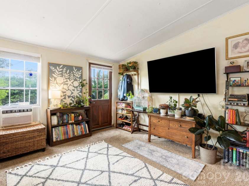 6 Mountain View Road, Asheville, NC 28806.  MLS# CAR4385791, YatesRealty ID 33018. 