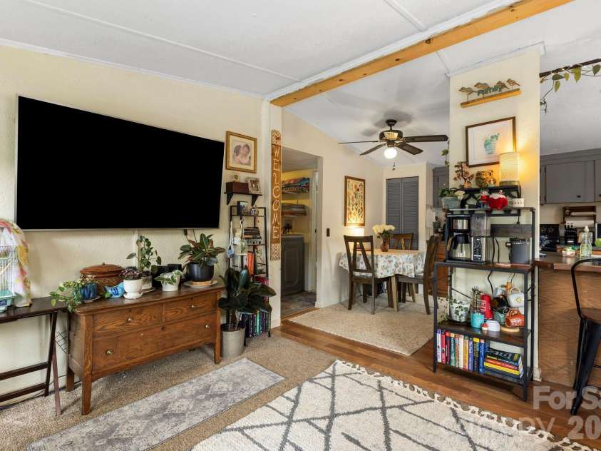 6 Mountain View Road, Asheville, NC 28806.  MLS# CAR4385791, YatesRealty ID 33018. 
