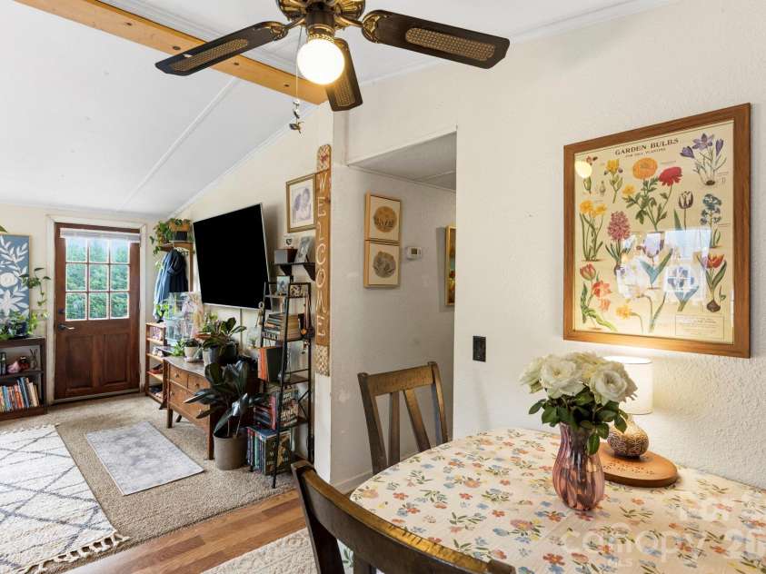 6 Mountain View Road, Asheville, NC 28806.  MLS# CAR4385791, YatesRealty ID 33018. 