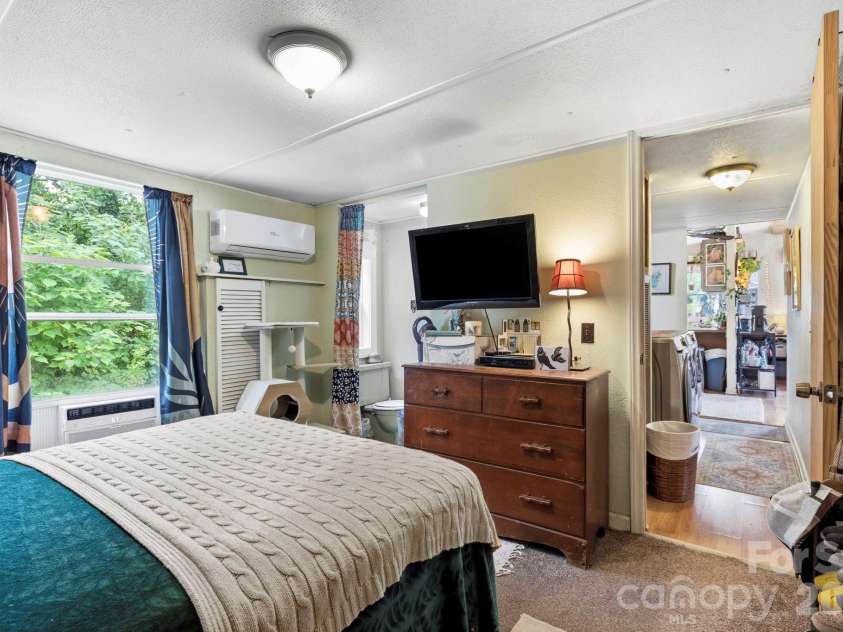 6 Mountain View Road, Asheville, NC 28806.  MLS# CAR4385791, YatesRealty ID 33018. 