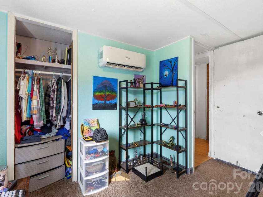 6 Mountain View Road, Asheville, NC 28806.  MLS# CAR4385791, YatesRealty ID 33018. 