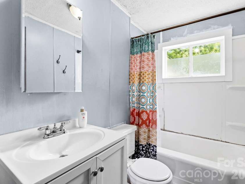 6 Mountain View Road, Asheville, NC 28806.  MLS# CAR4385791, YatesRealty ID 33018. 