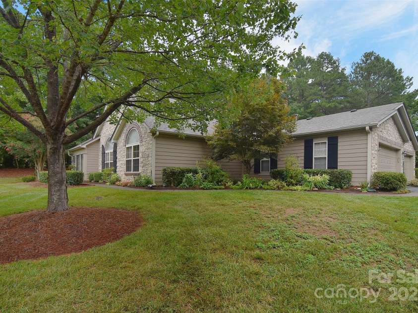 3065 Polo View Lane, Matthews, NC 28105.  MLS# CAR4289675, YatesRealty ID 33019. 