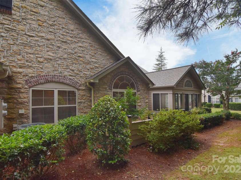 3065 Polo View Lane, Matthews, NC 28105.  MLS# CAR4289675, YatesRealty ID 33019. 