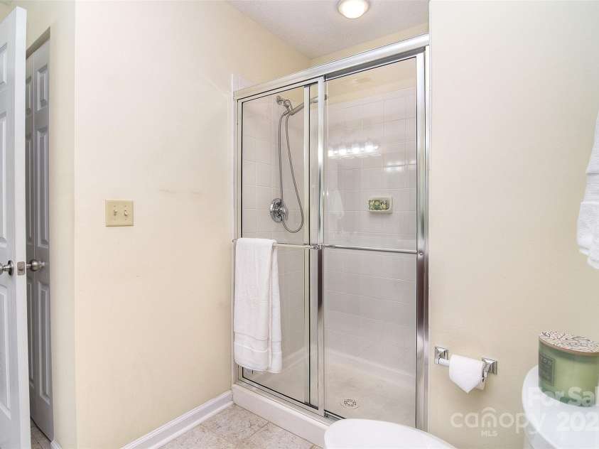 3065 Polo View Lane, Matthews, NC 28105.  MLS# CAR4289675, YatesRealty ID 33019. 