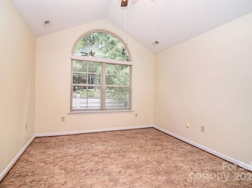 3065 Polo View Lane, Matthews, NC 28105.  MLS# CAR4289675, YatesRealty ID 33019. 