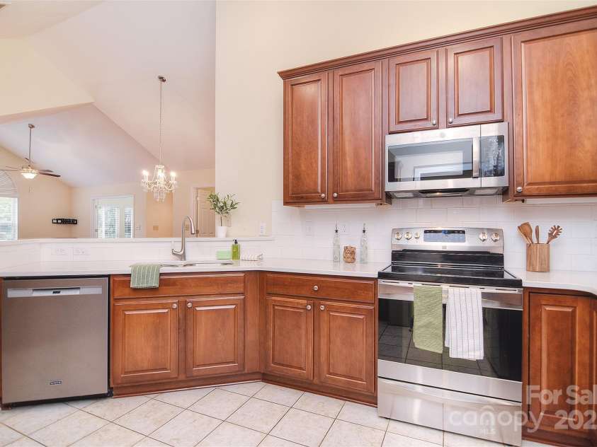 3065 Polo View Lane, Matthews, NC 28105.  MLS# CAR4316737, YatesRealty ID 33019. 