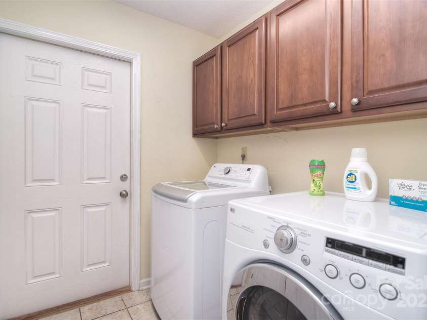 3065 Polo View Lane, Matthews, NC 28105.  MLS# CAR4316737, YatesRealty ID 33019. 