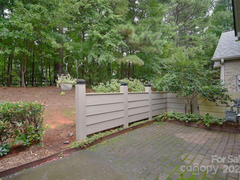 3065 Polo View Lane, Matthews, NC 28105.  MLS# CAR4316737, YatesRealty ID 33019. 