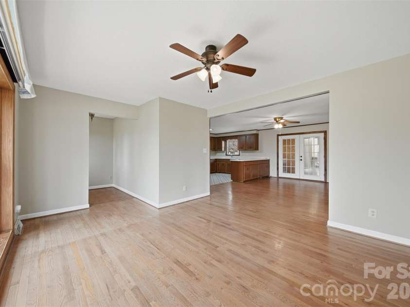 2010 Elizabeth Avenue, Hickory, NC 28602.  MLS# CAR4355136, YatesRealty ID 3302. 