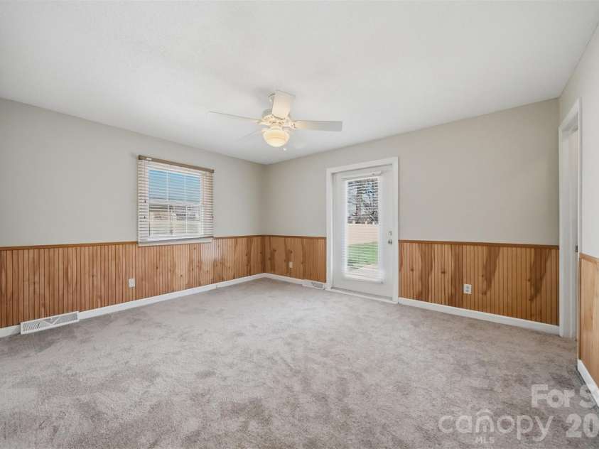 2010 Elizabeth Avenue, Hickory, NC 28602.  MLS# CAR4355136, YatesRealty ID 3302. 