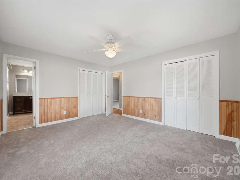 2010 Elizabeth Avenue, Hickory, NC 28602.  MLS# CAR4355136, YatesRealty ID 3302. 