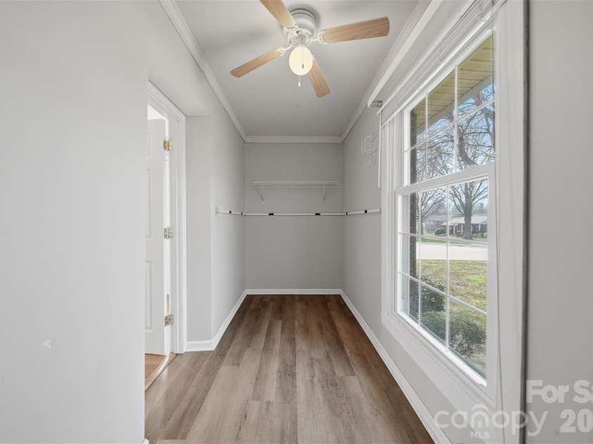 2010 Elizabeth Avenue, Hickory, NC 28602.  MLS# CAR4355136, YatesRealty ID 3302. 