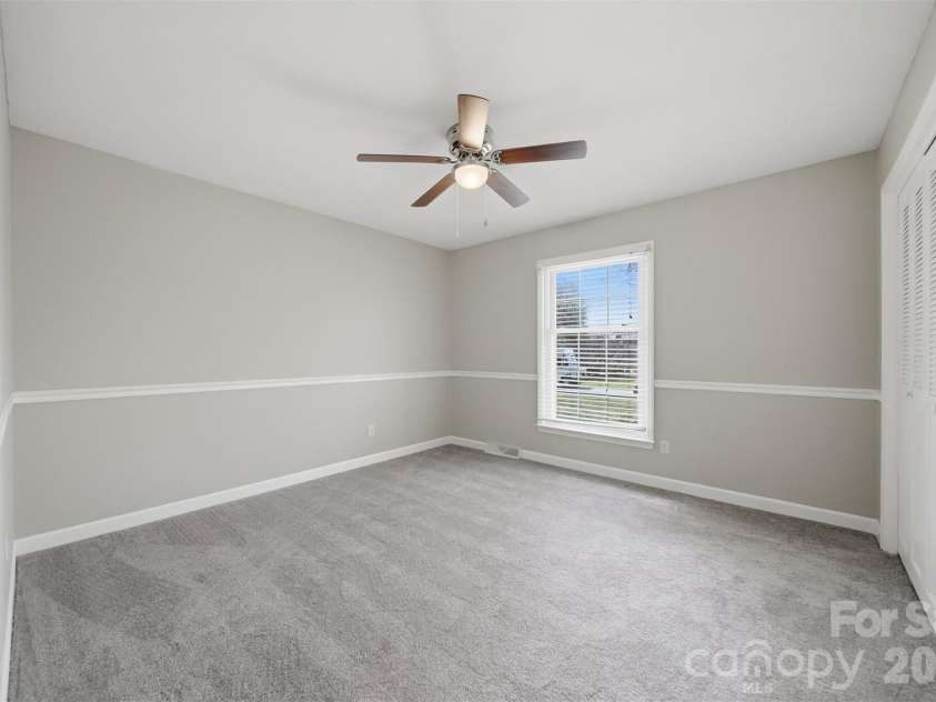 2010 Elizabeth Avenue, Hickory, NC 28602.  MLS# CAR4355136, YatesRealty ID 3302. 