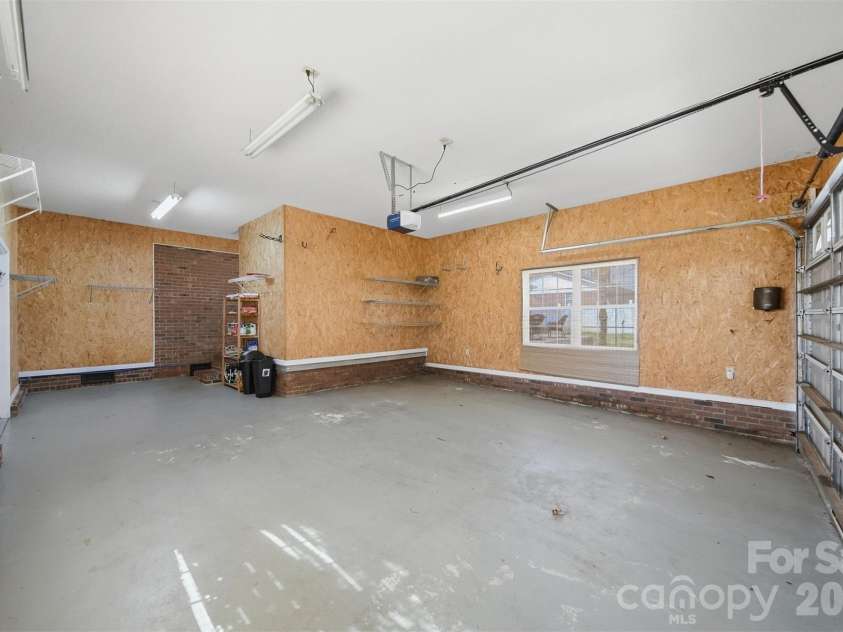 2010 Elizabeth Avenue, Hickory, NC 28602.  MLS# CAR4355136, YatesRealty ID 3302. 