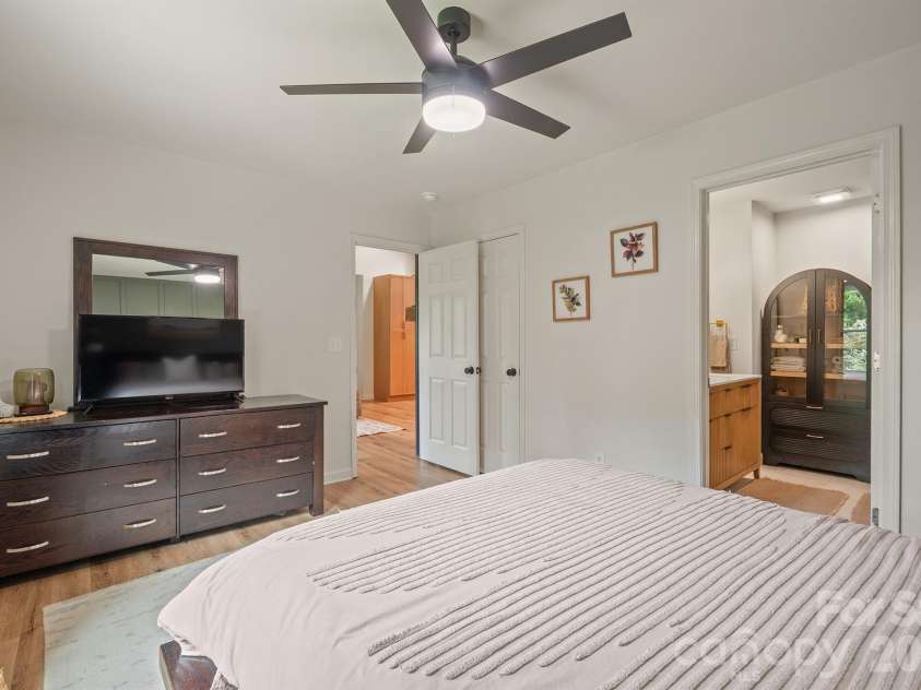 785 Midway Road, Statesville, NC 28625.  MLS# CAR4397249, YatesRealty ID 33020. 
