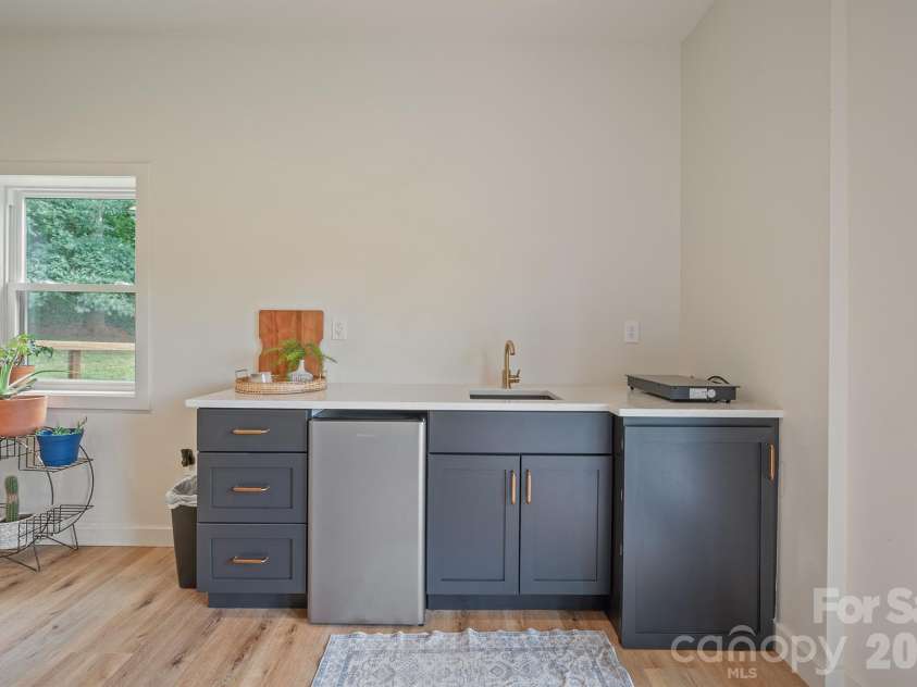 785 Midway Road, Statesville, NC 28625.  MLS# CAR4397249, YatesRealty ID 33020. 