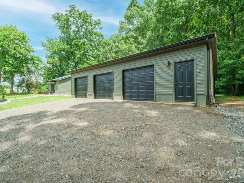785 Midway Road, Statesville, NC 28625.  MLS# CAR4397249, YatesRealty ID 33020. 
