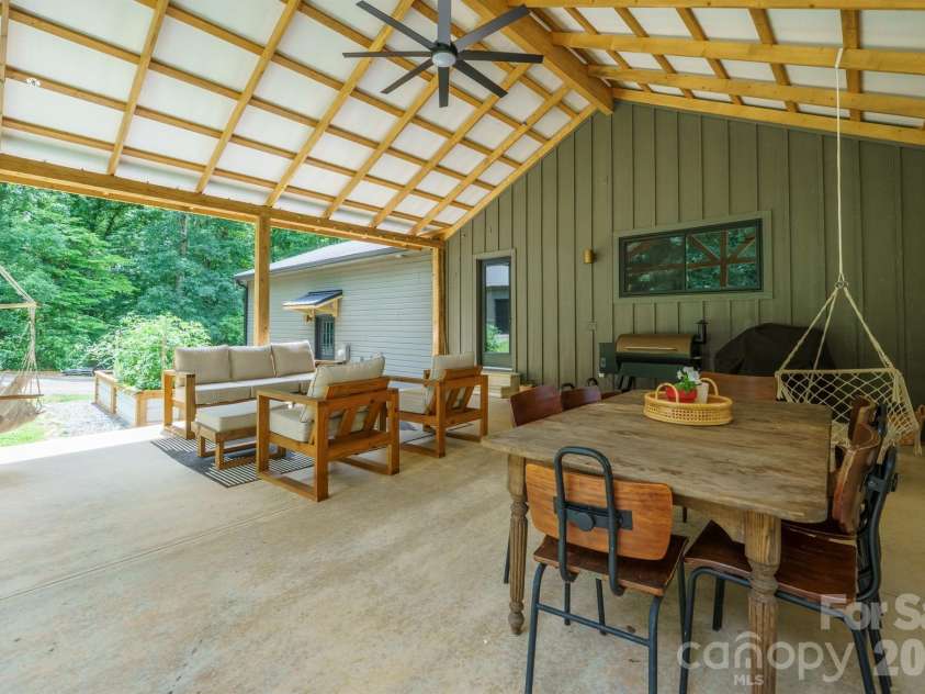 785 Midway Road, Statesville, NC 28625.  MLS# CAR4397249, YatesRealty ID 33020. 