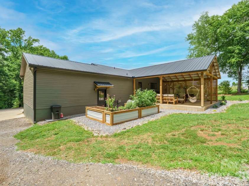 785 Midway Road, Statesville, NC 28625.  MLS# CAR4397249, YatesRealty ID 33020. 