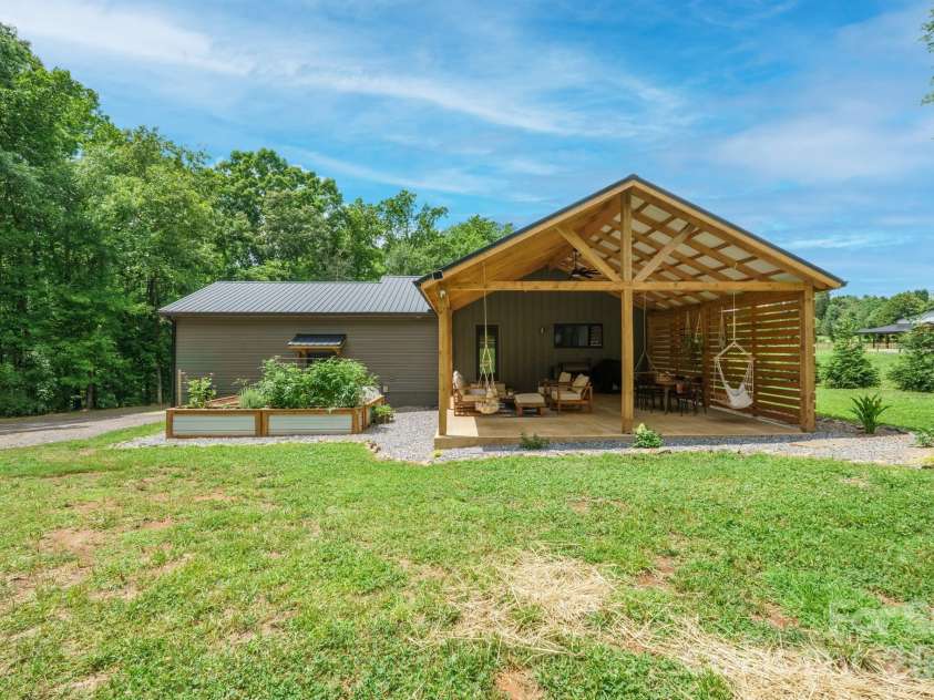 785 Midway Road, Statesville, NC 28625.  MLS# CAR4397249, YatesRealty ID 33020. 
