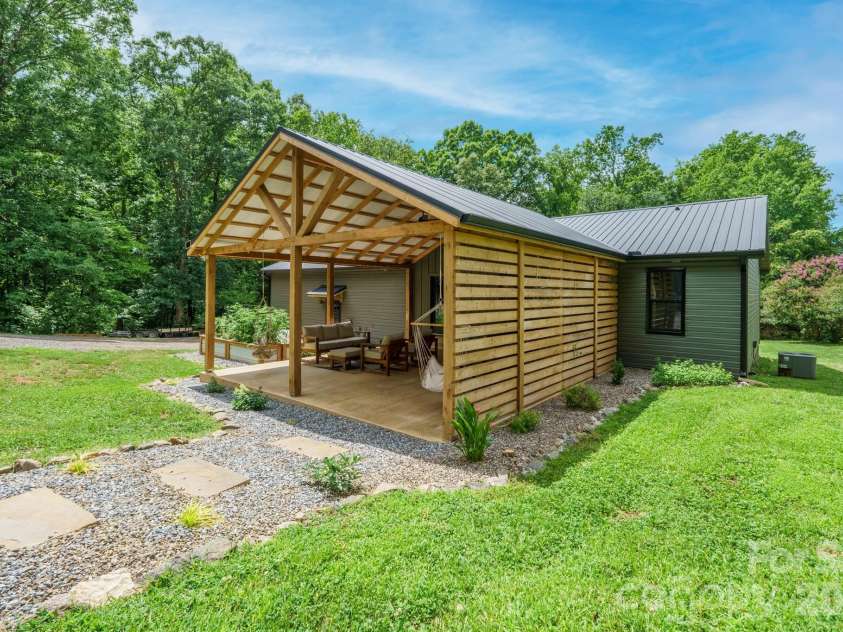 785 Midway Road, Statesville, NC 28625.  MLS# CAR4397249, YatesRealty ID 33020. 