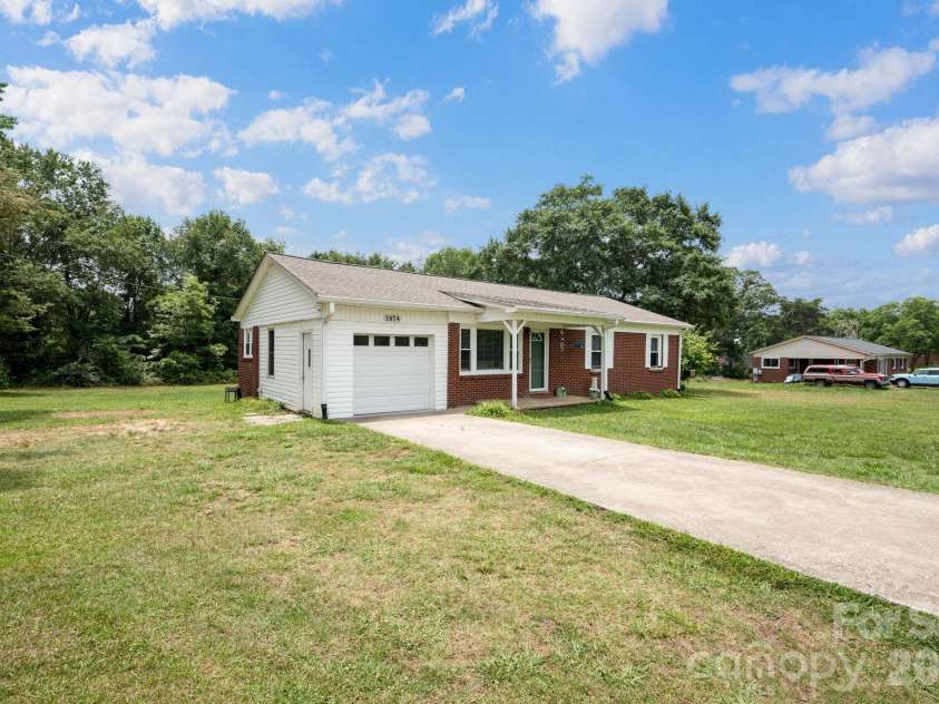 1674 Harris Henrietta Road, Forest City, NC 28043.  MLS# CAR4391608, YatesRealty ID 33021. 