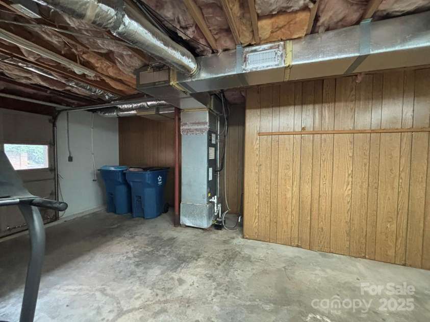 154 Cedar Road, Hickory, NC 28601.  MLS# CAR4278264, YatesRealty ID 33022. 