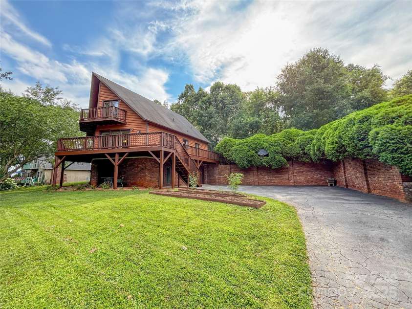 154 Cedar Road, Hickory, NC 28601.  MLS# CAR4278264, YatesRealty ID 33022. 