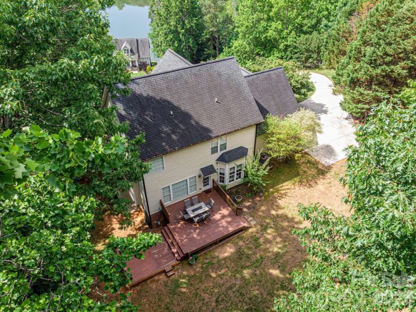 5700 Crown Terrace, Hickory, NC 28601.  MLS# CAR4389220, YatesRealty ID 33023. 