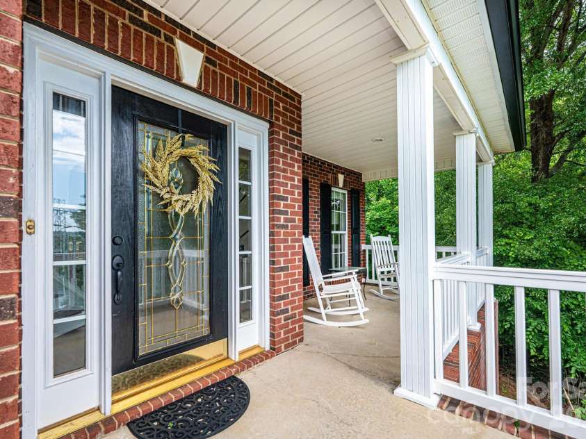 5700 Crown Terrace, Hickory, NC 28601.  MLS# CAR4389220, YatesRealty ID 33023. 