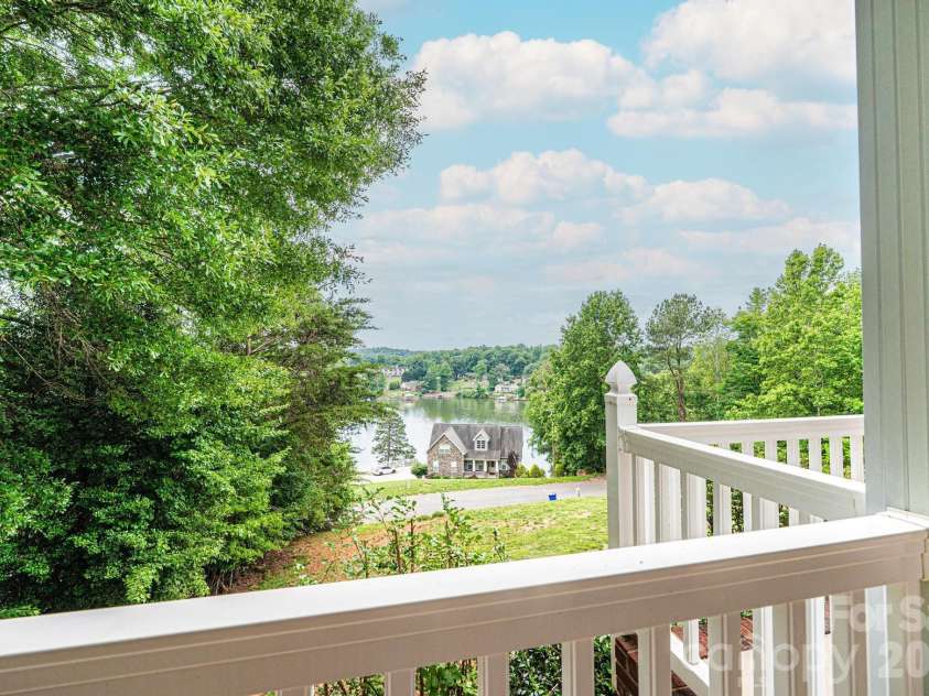 5700 Crown Terrace, Hickory, NC 28601.  MLS# CAR4389220, YatesRealty ID 33023. 